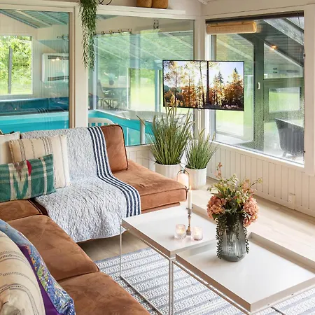 Gorgeous In With Private Swimming Pool, Be Inside Or Outside 度假居