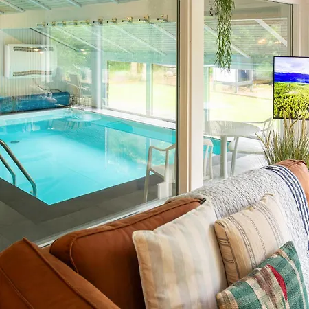 Gorgeous In With Private Swimming Pool, Be Inside Or Outside
